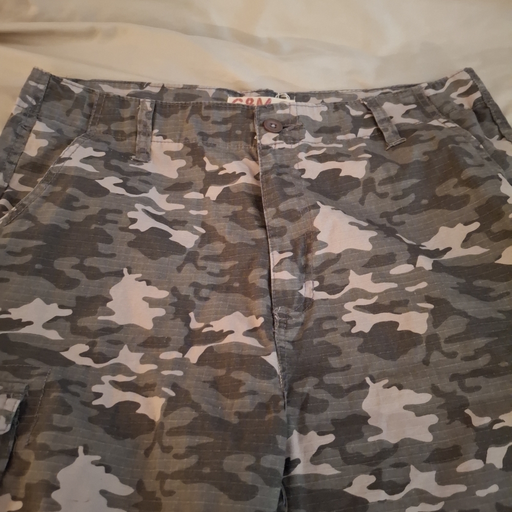 G & M Men's Camouflage Cargo Shorts - Picture 5 of 10